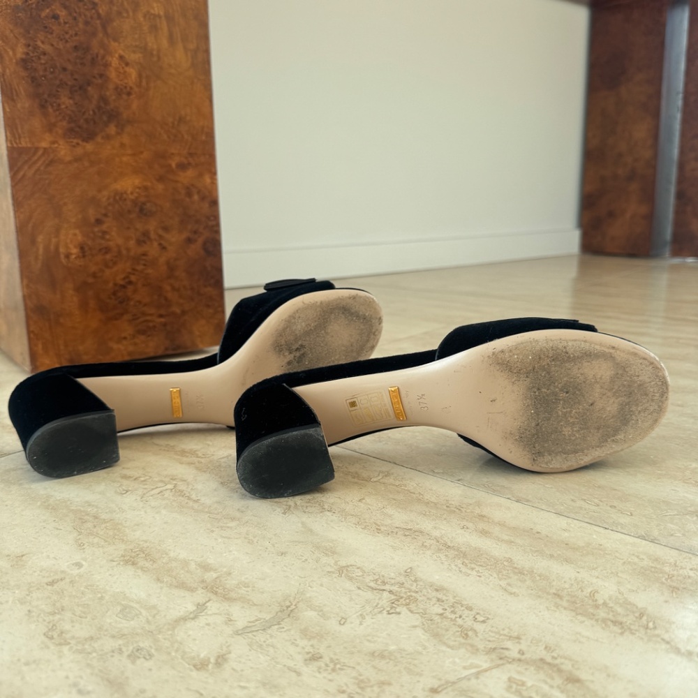 Gucci Velvet Mid-Heel Slide Bee Pearl Sandals - Picture 7 of 9